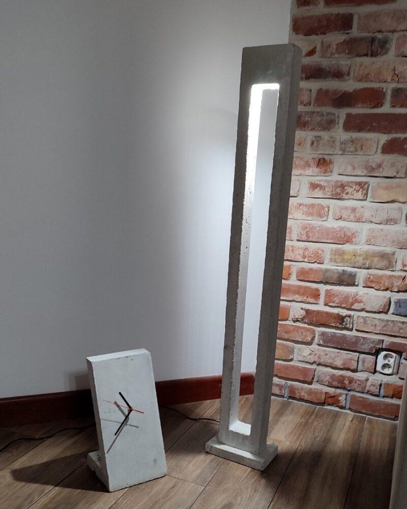 Betonowa lampa podłogowa o minimalistycznym wyglądzie prosta i wysoka lampa z betonu
